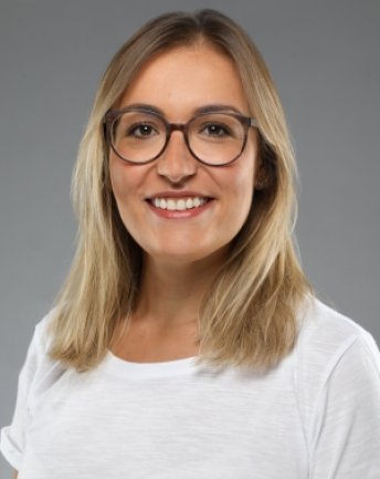 Tijana Peric Leiterin Finanzen & Administration bei zahnarztzentrum.ch